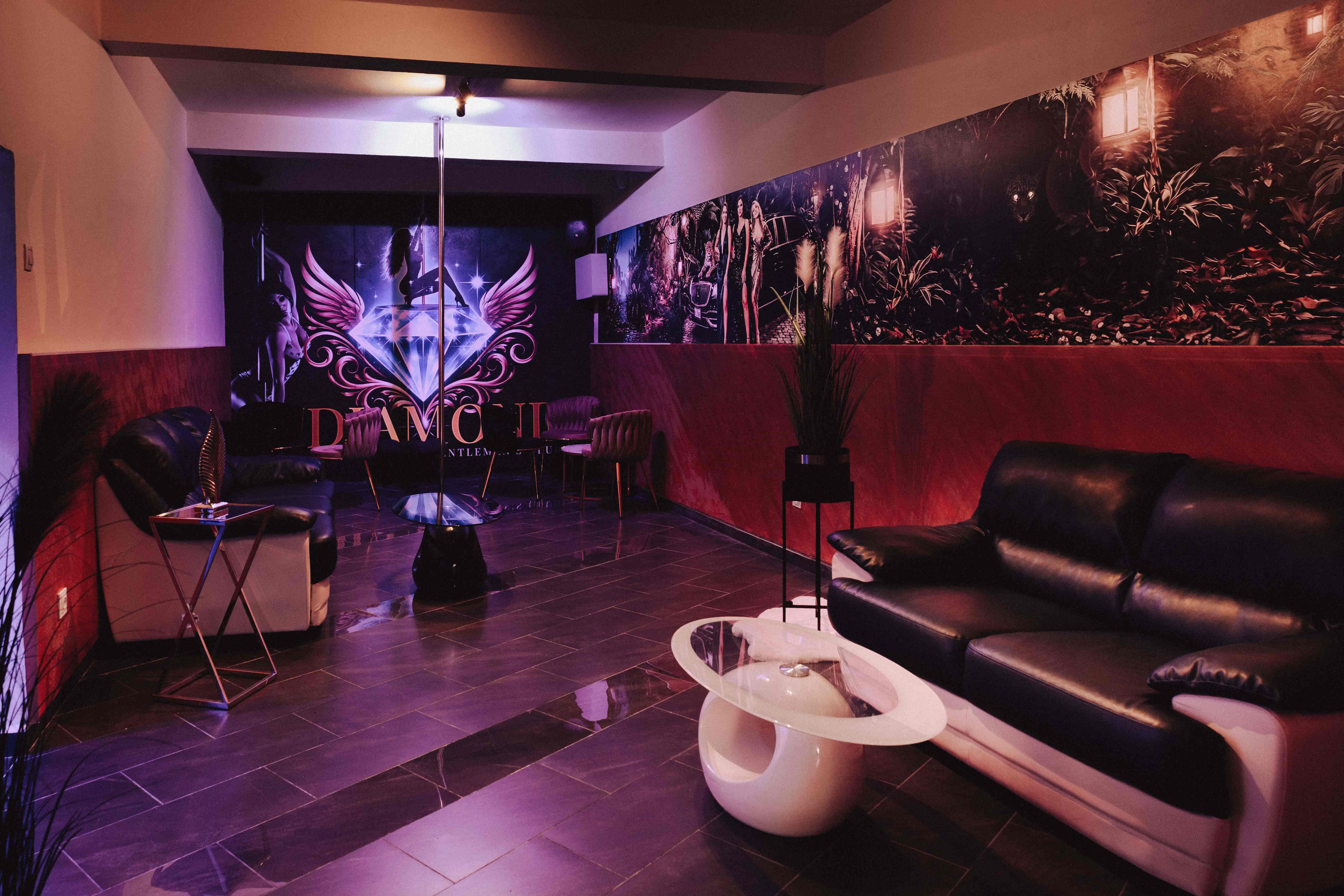 Atmosféra nočného klubu Diamond Košice — VIP lounge, bar a privátne kabíny 4