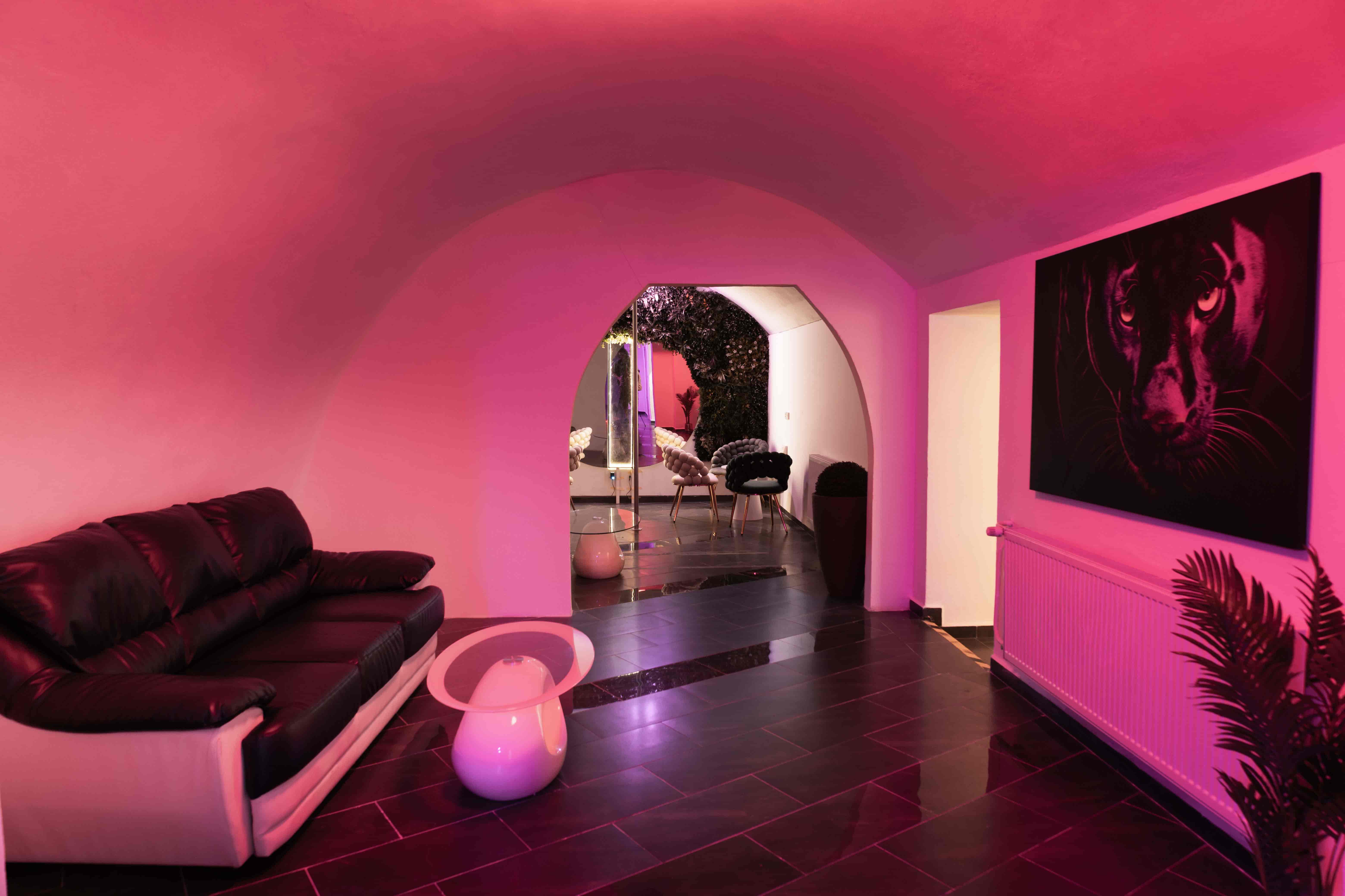 Atmosféra nočného klubu Diamond Košice — VIP lounge, bar a privátne kabíny 12