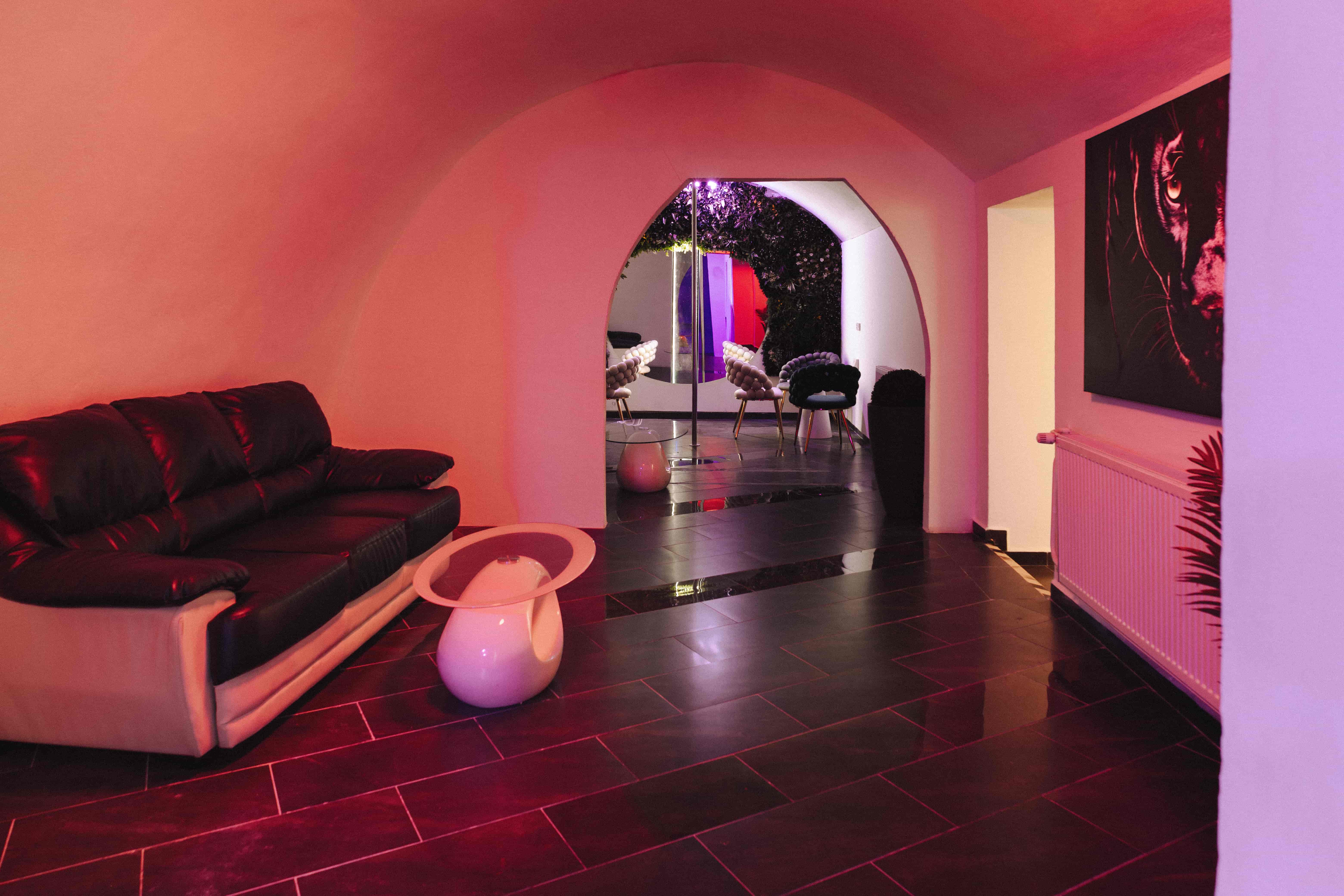 Atmosféra nočného klubu Diamond Košice — VIP lounge, bar a privátne kabíny 7
