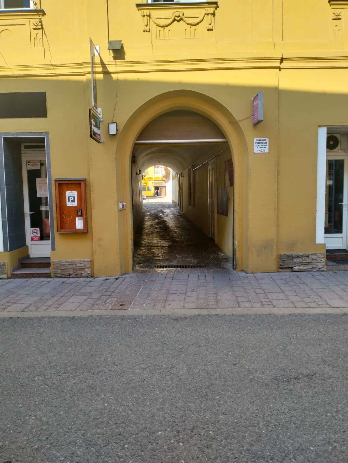 Vstupný podchod do podniku Diamond Košice